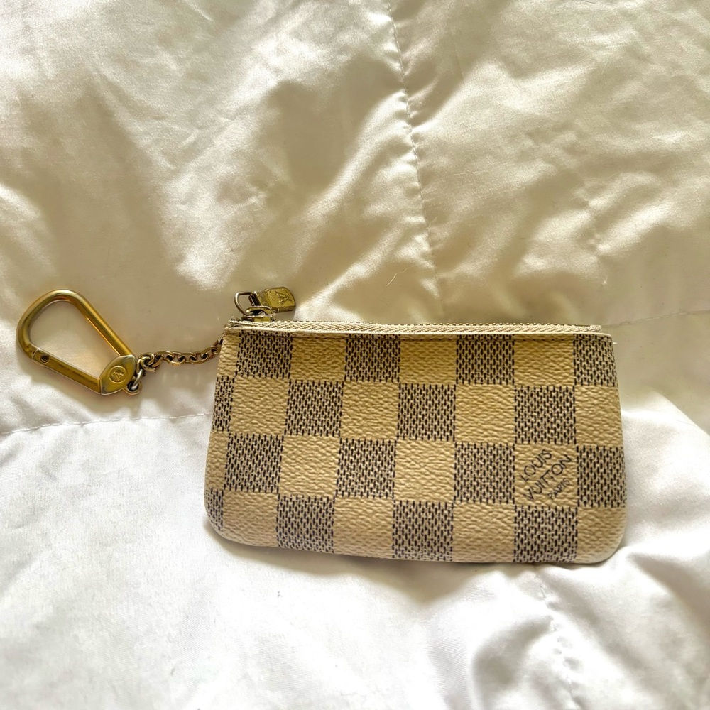 LOUIS VUITTON Damier Azur Key Pouch
Coin Purse/ Wallet100% authentic 
.